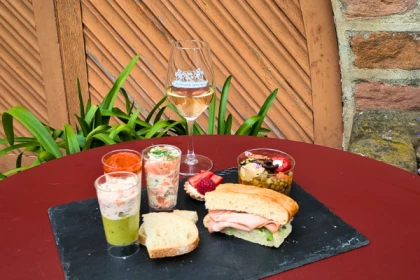 Gourmet aperitif at the Independent Winegrower's - Vignerons Indépendants