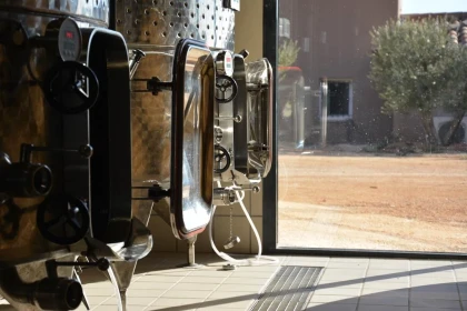 Visite du chai et dégustation (en français) - Vignerons Indépendants