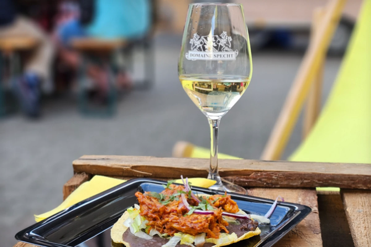 Gourmet aperitif at the Independent Winegrower's - Vignerons Indépendants