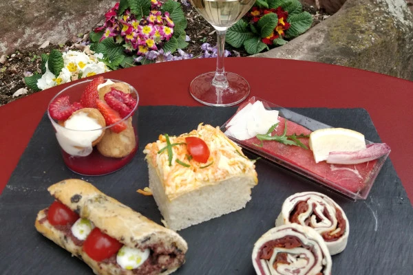 Gourmet aperitif at the Independent Winegrower's - Vignerons Indépendants