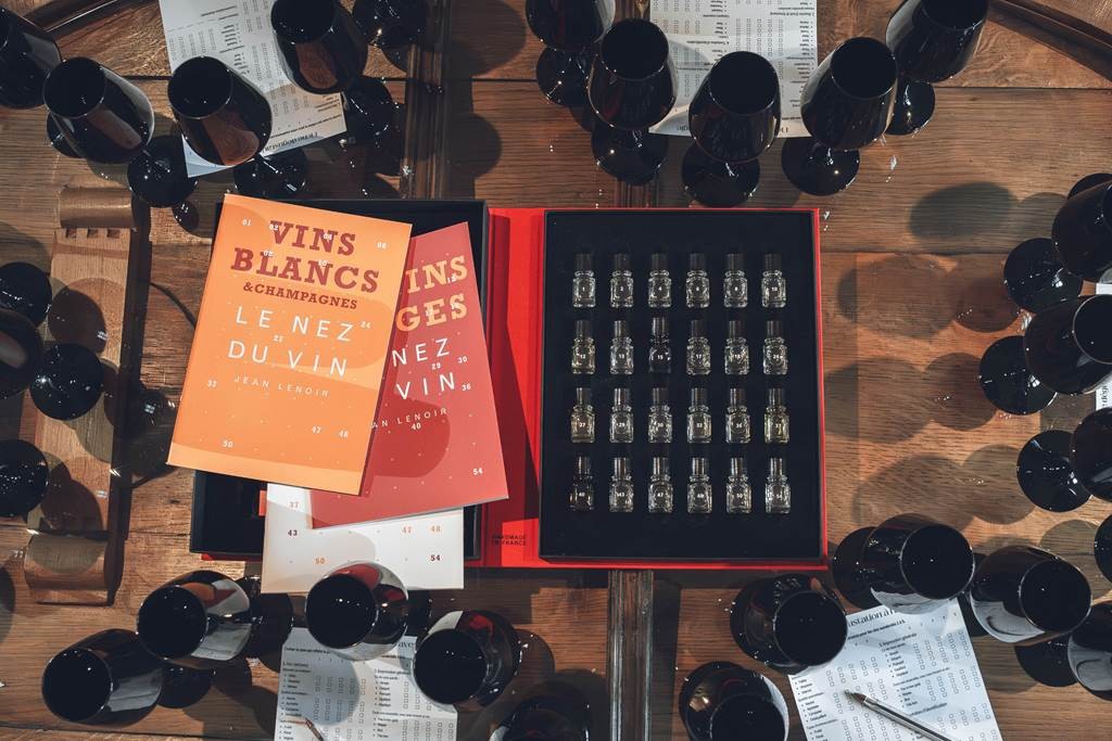 Immersive Experience in Black Glasses - Vignerons Indépendants