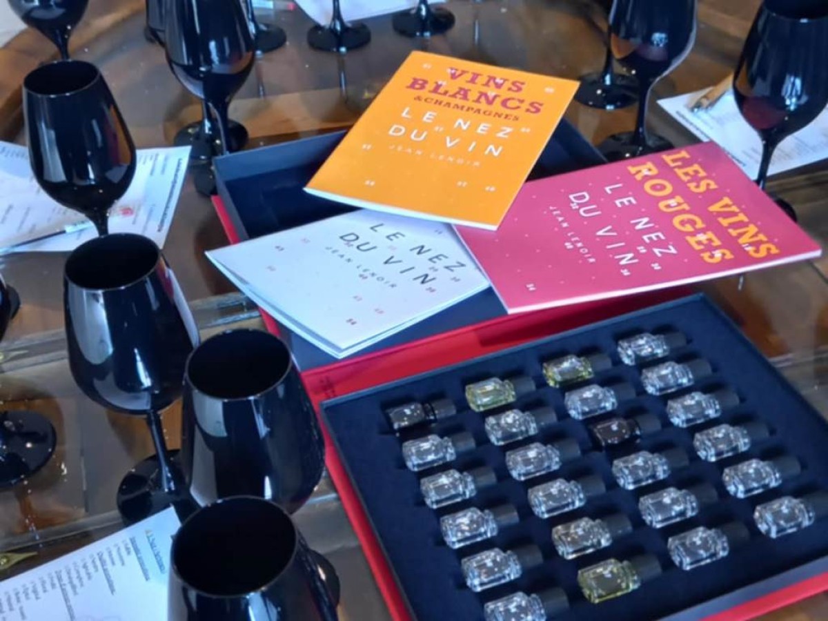 Immersive Experience in Black Glasses - Vignerons Indépendants