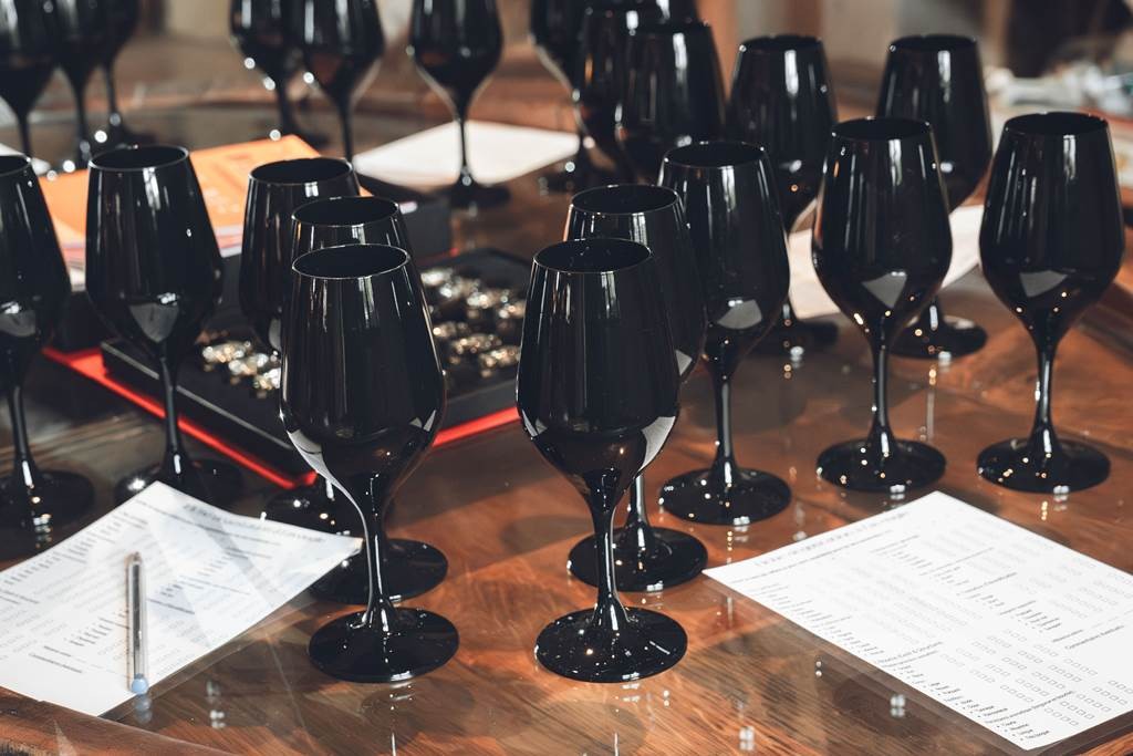 Immersive Experience in Black Glasses - Vignerons Indépendants