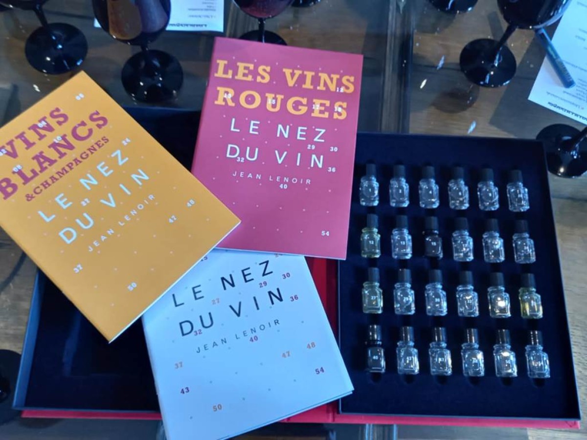 Immersive Experience in Black Glasses - Vignerons Indépendants