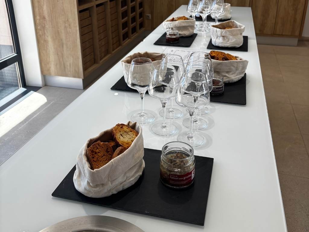 Winery tour and tasting - FR/ENG Privilege package - Vignerons Indépendants